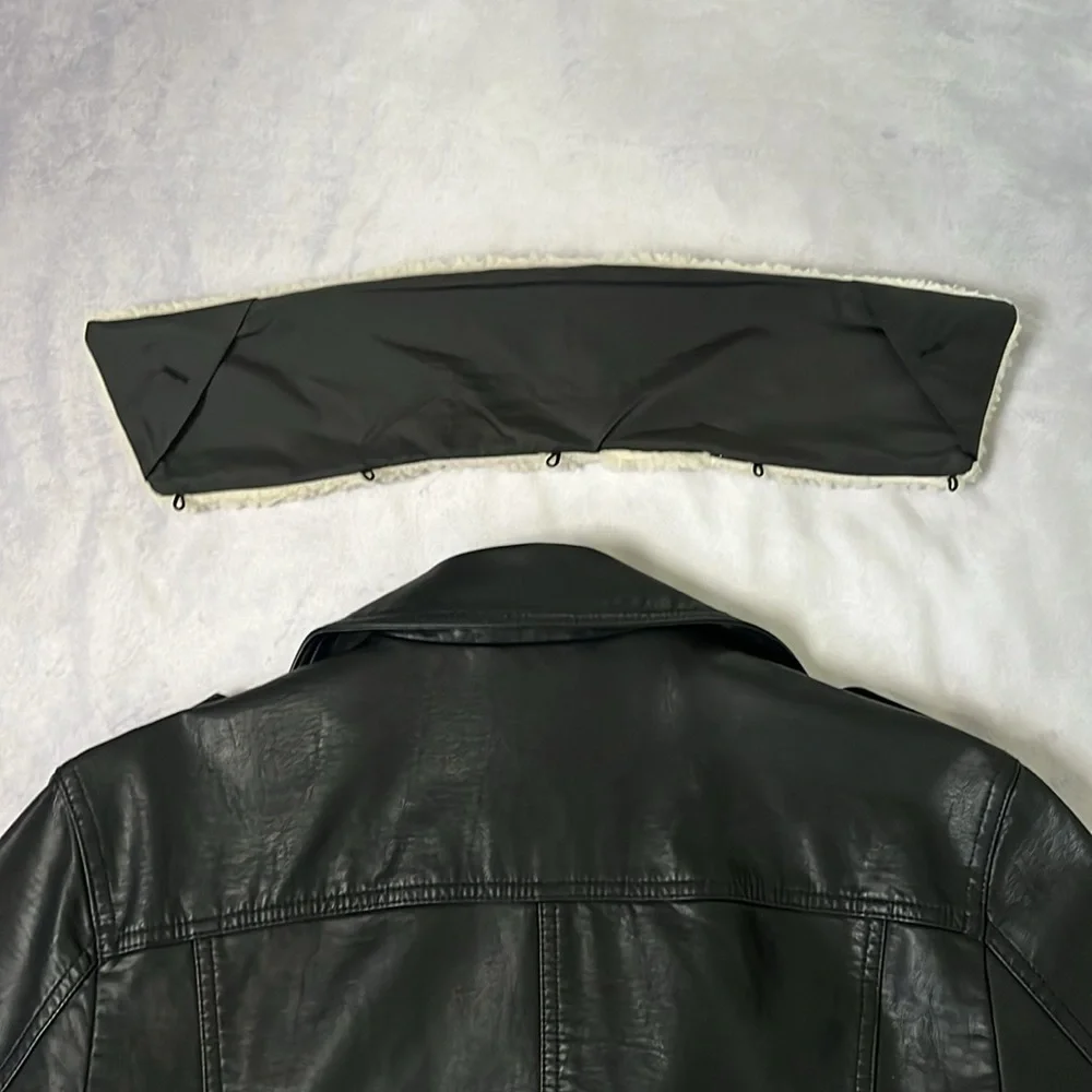 FOREVER 21 Woman’s outerwear leather jacket with removable faux fur collar - Picture 5 of 5